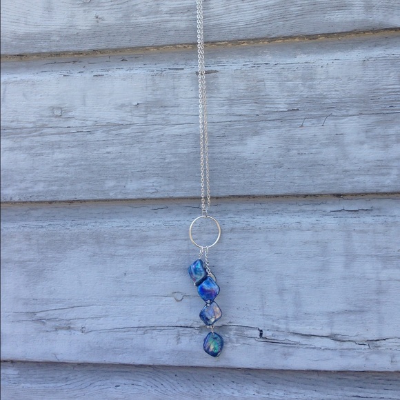 Necklace with glass stones. - Picture 2 of 3