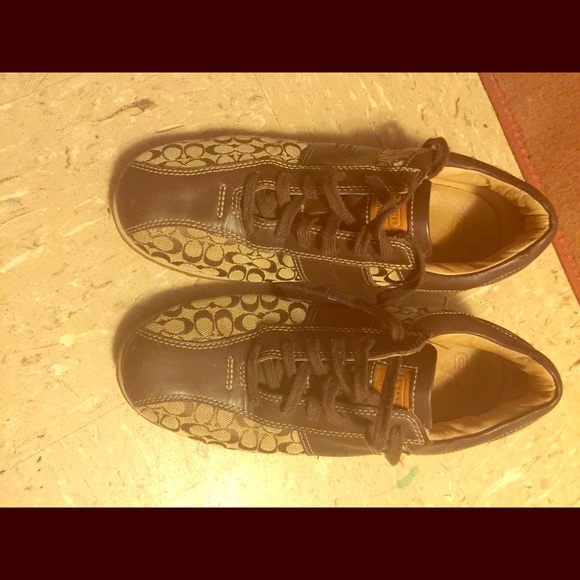 Coach size 8 tan and brown