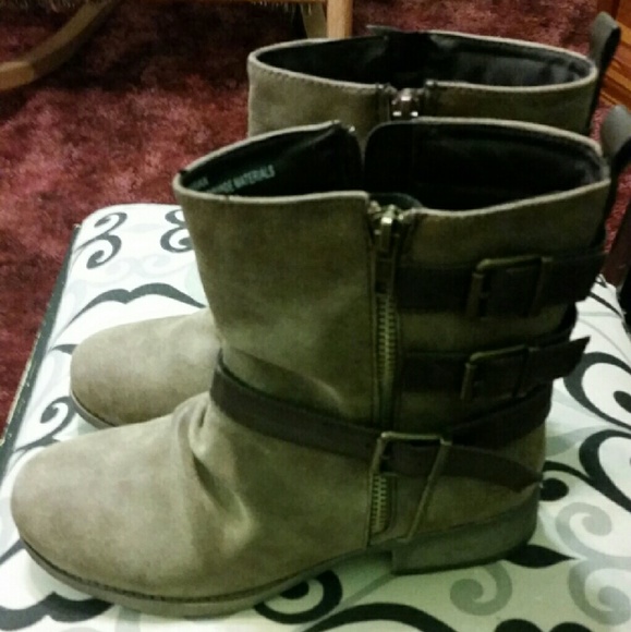 Boots - Picture 1 of 4