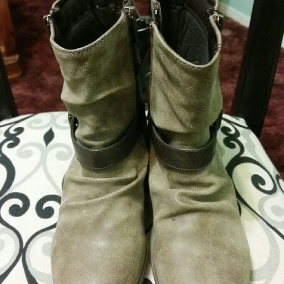 Boots - Picture 2 of 4