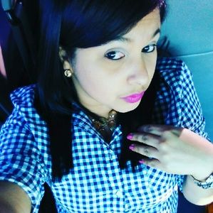 Meet your Posher, Desiree