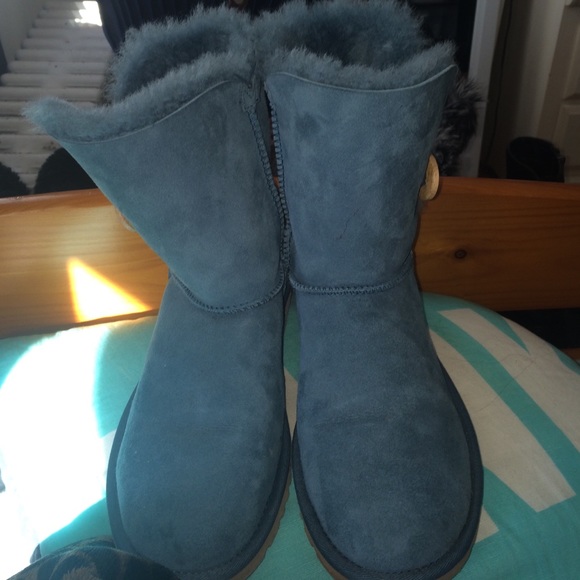 short blue button uggs