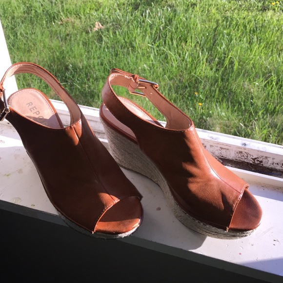 tan wedges