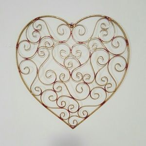 Chic heart wire wall decor