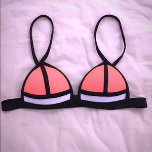 Triangl-looking Color block push-up bikini top