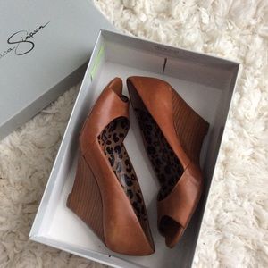 Jessica Simpson wedges size 6.5