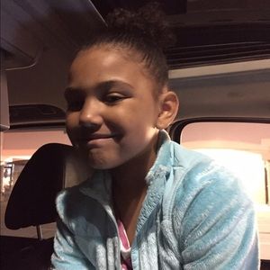 Meet your Posher, Adrianne