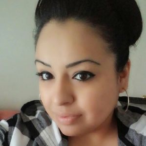 Meet your Posher, Raquel