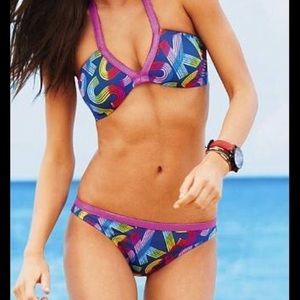 VS xs bikini