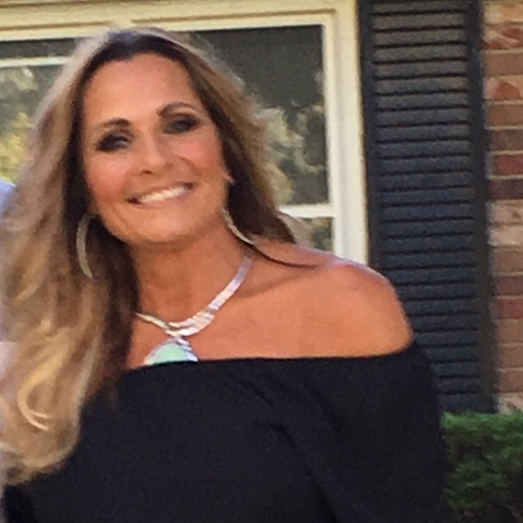 Meet your Posher, Dawn - Picture 2 of 2