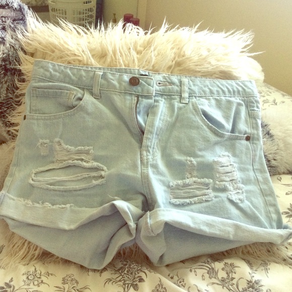 ⭕️sold ⭕️ Forever 21 distressed denim shorts - Picture 1 of 4