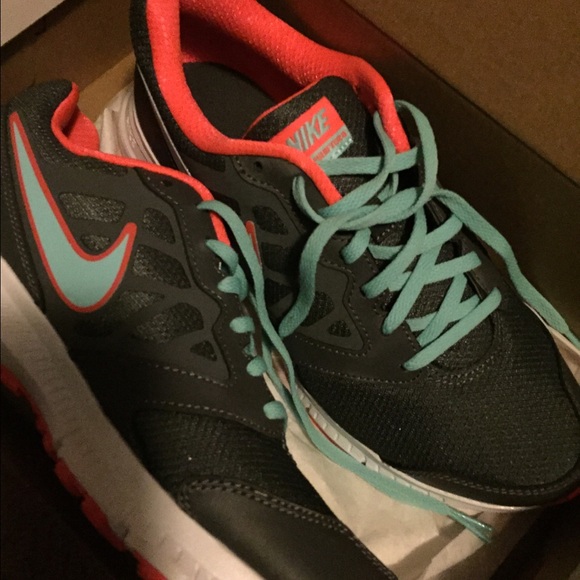 Meet your Posher, Tricia - Picture 1 of 1