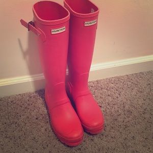 Size 6 Hunter "original tall" rain boot.