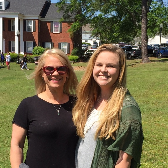 Meet your Posher, Cynthia