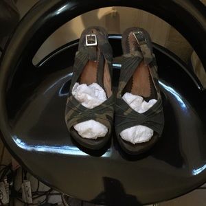 Wedge army fatigue sandals