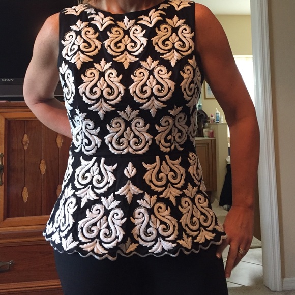 Scallop bottom patterned top