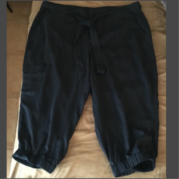 🆕 Lane Bryant - Ultra Light Capri Pants