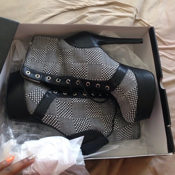 🎀Black checkered booties🎀