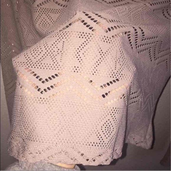 Tan tribal mesh long sleeve - Picture 2 of 3