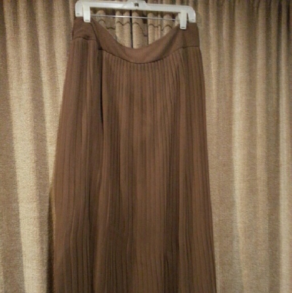 Brown long pleated lined skirt.