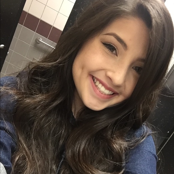 Meet your Posher, Alyssa