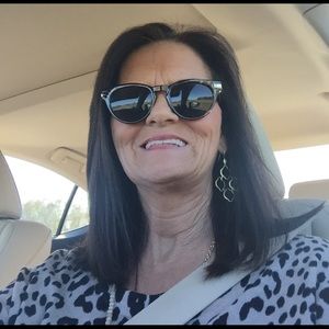 Meet your Posher, Suzanne