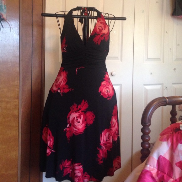 Pretty Halter Dress - Picture 1 of 3