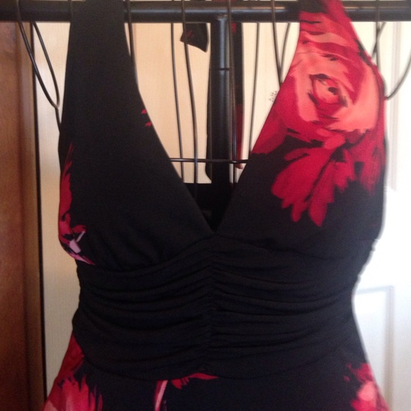 Pretty Halter Dress - Picture 2 of 3