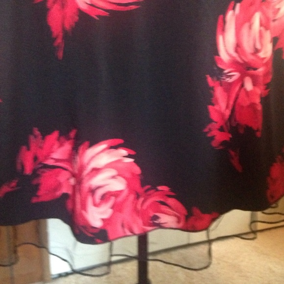 Pretty Halter Dress - Picture 3 of 3