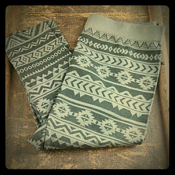 Plus Size Aztec Print Leggings
