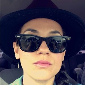 Meet your Posher, Carolina