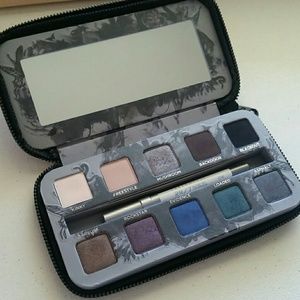Urban Decay Smoked Eyeshadow Palette