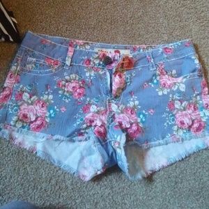 Floral short shorts