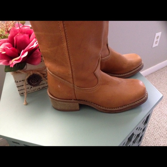 Durango boots size 6