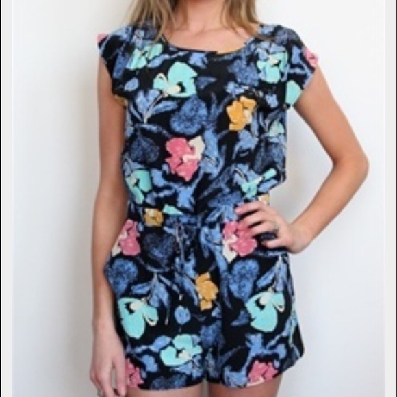 Yumi Kim Kalyca open back Romper - Picture 4 of 4