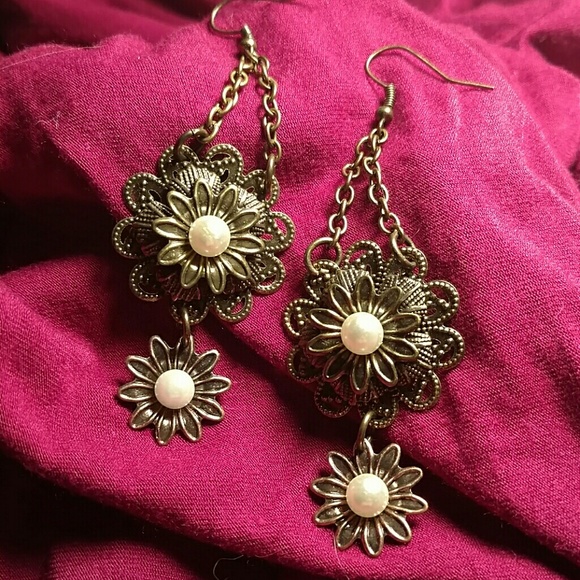 Mixed Metal and Pearl Flower Dangle Earrings - Picture 3 of 4