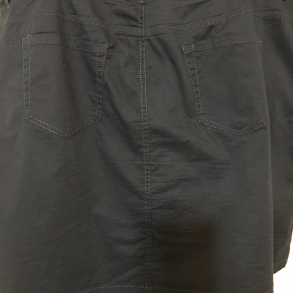 Croft & Barrow Navy Skort - Picture 2 of 3