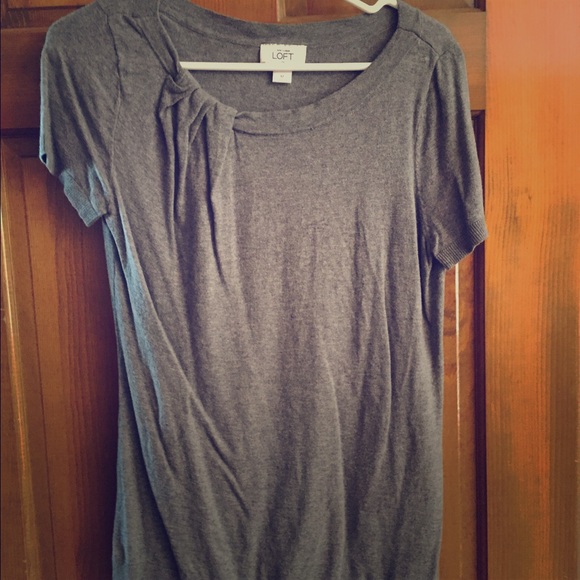 Grey sweater-like dress short sleeved shirt