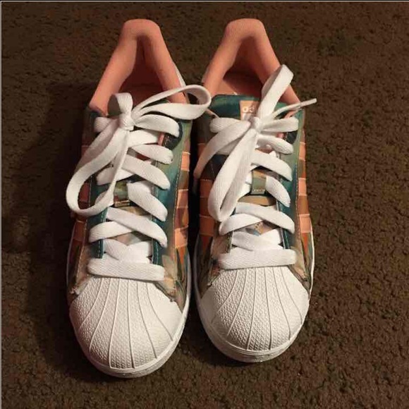 Sold!! Tropical adidas