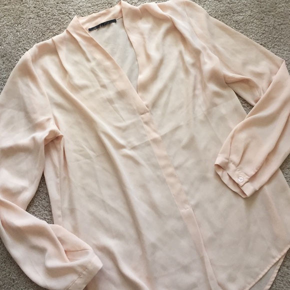 Tops - ⭐️Light blush colored blouse⭐️