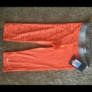 Nike Girls Medium Workout Leggings
