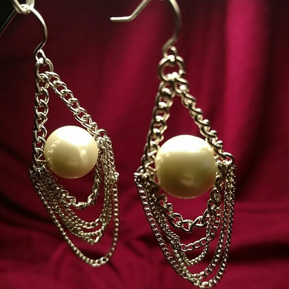 Chain and Pearl Dangle Earrings
