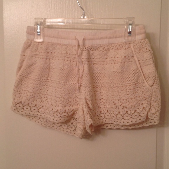 VGUC Crochet lace shorts