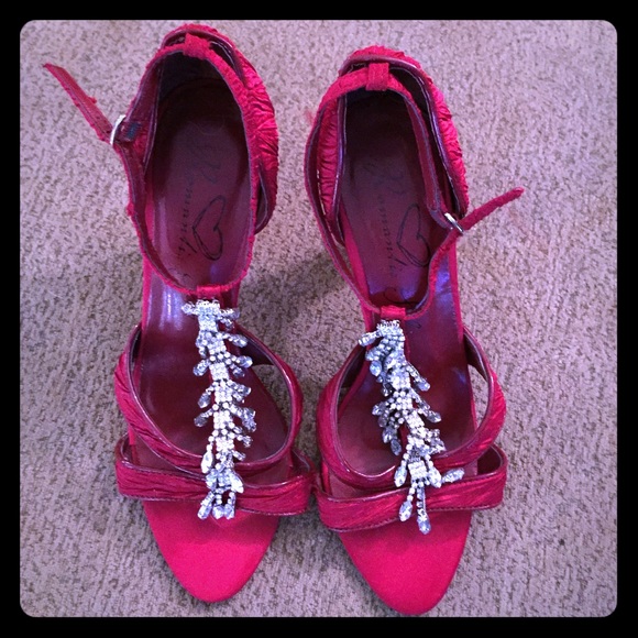 Romantic Soles Heels w/crystal embellishments 6.5w