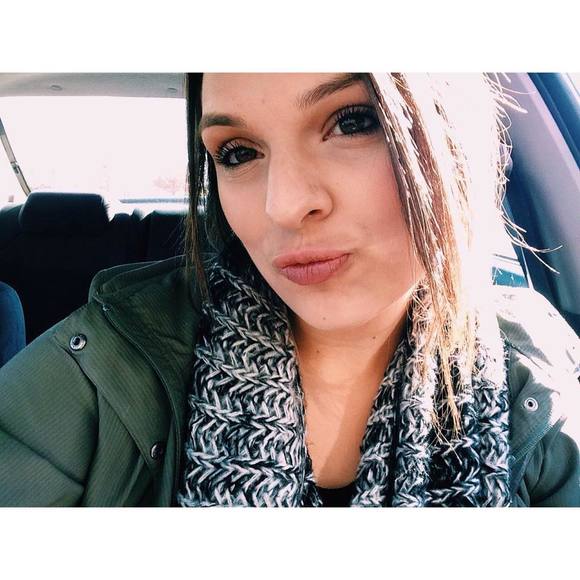 Meet your Posher, Alissa - Picture 1 of 1