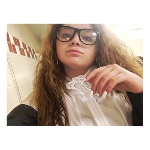 Meet your Posher, Alyssa
