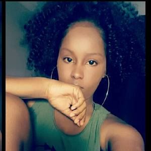 Meet your Posher, Larissa