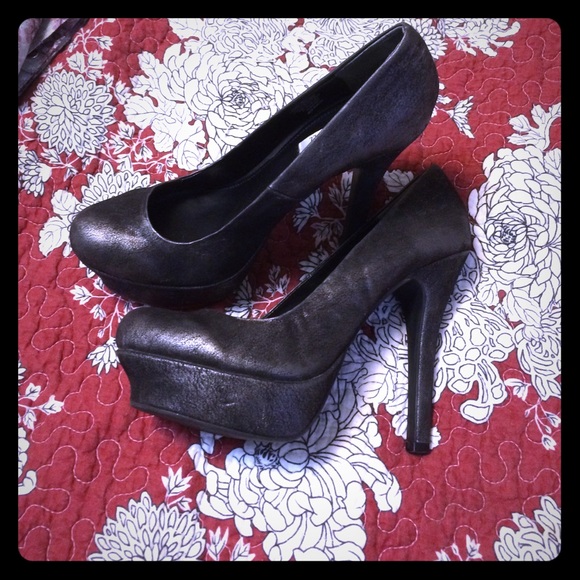 Jennifer Lopez platform heels