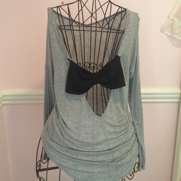 Long sleeve shirt with open bow back - Picture 2 of 2