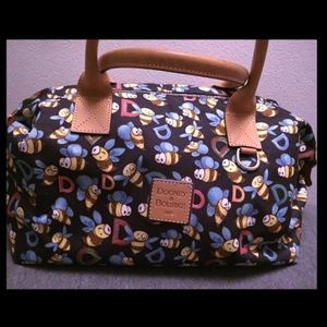 🐝 Dooney and Bourke 🐝 Bumblebee Duffle Bag